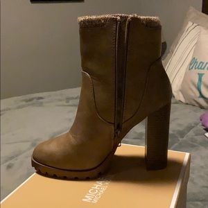 Womens Boots. Super cute! Like new.